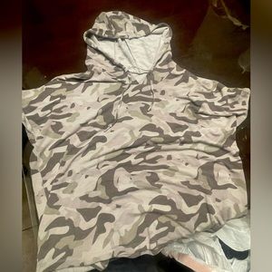 hooded light camo tee